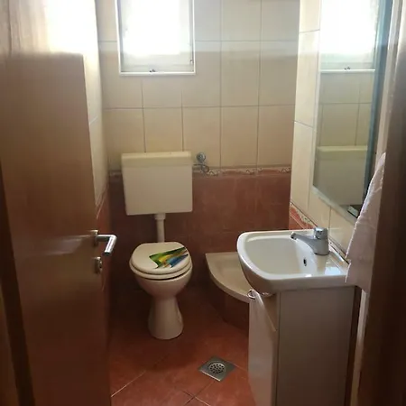 Ante Apartment *